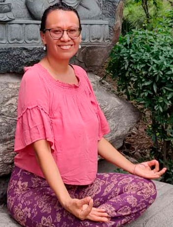 Instructora Alina Barragan